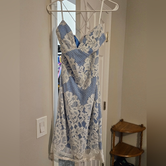 AX Paris Blue and White Floral Lace Dress - Picture 1 of 11